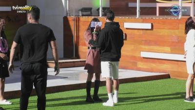 Ricardo surpreende Joana com pedido de namoro emocionante - Big Brother