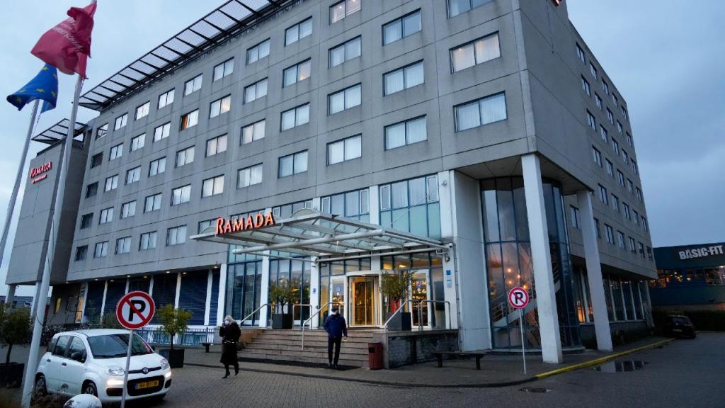 Hotel perto do aeroporto de Amesterdão onde passageiros vindos de África fazem quarentena 
