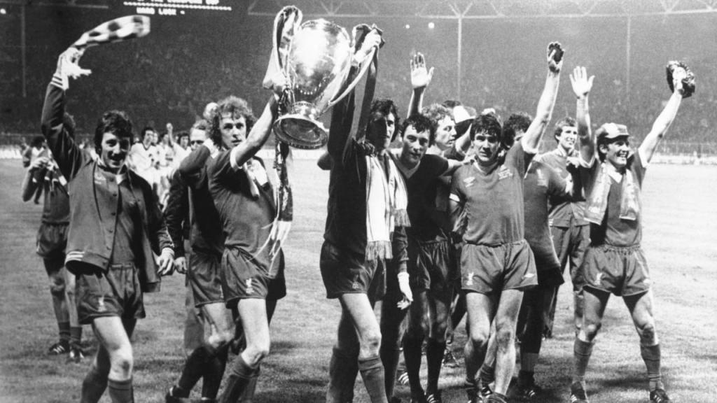 Jimmy Case, Phil Neal, Ray Clemence, Ray Kennedy, Emlyn Hughes e Kenny Dalglish na conquista da Champions por parte do Liverpool, em 1978 (AP)