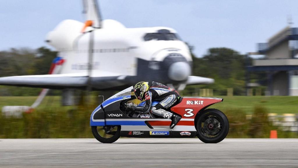 Max Biaggi bate recode de velocidade em moto elétrica