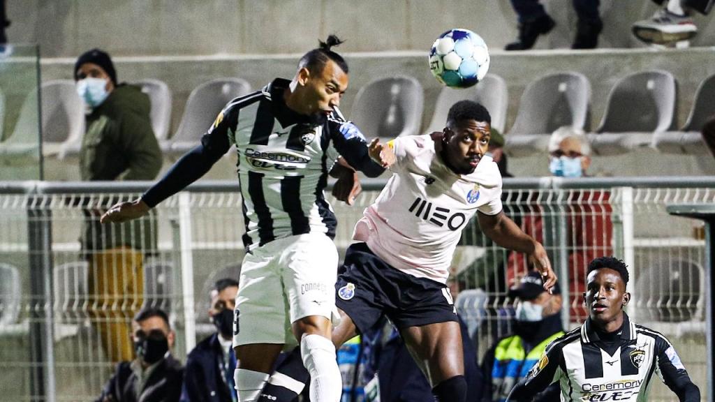Fabrício e Wilson Manafá no Portimonense-FC Porto (Lusa)