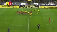 Choque aparatoso entre Brandt e Upamecano causa apreensão em Dortmund