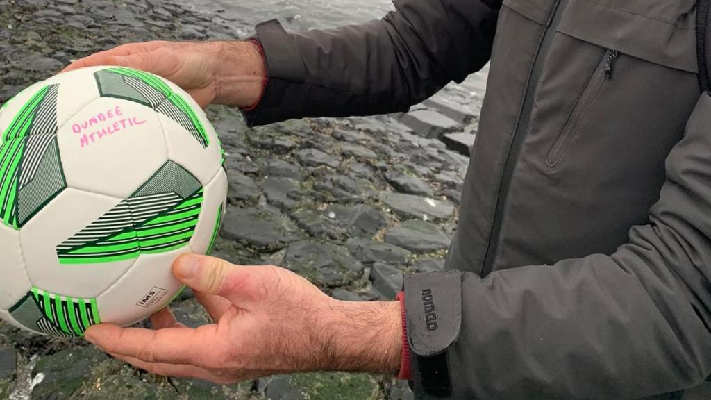Bola do Dundee Athletic encontrada nos Países Baixos