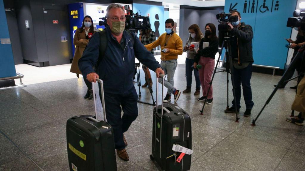 Passageiros chegam ao aeroporto de Lisboa (Manuel de Almeida/Lusa)
