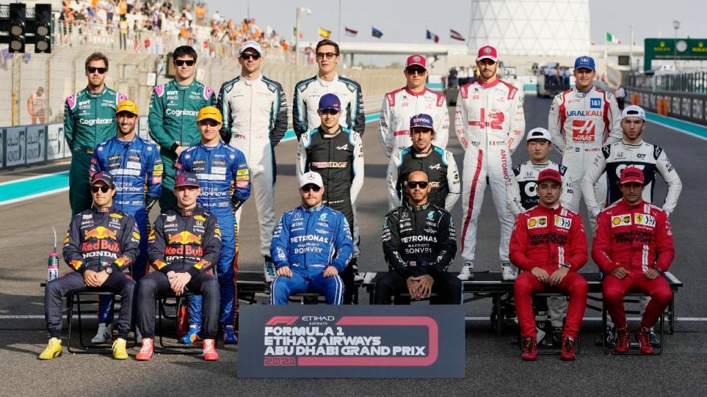 A foto de época na Fórmula 1, com os pilotos (Hassan Ammar/AP)