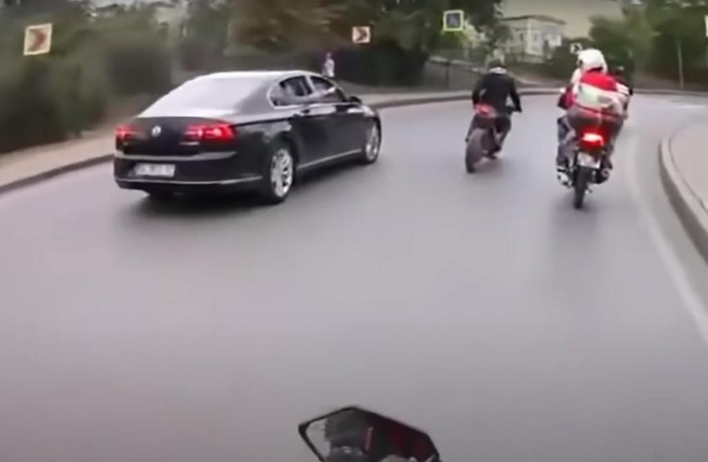 Disputa na estrada (captura YouTube)