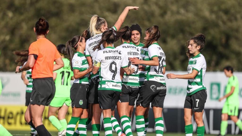 Equipa feminina do Sporting fechou apuramento para as 'meias' da Taça da Liga com 9-1 ao Vilaverdense (Sporting CP)