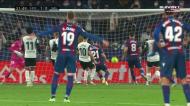 Ex-FC Porto inaugura o marcador para o Levante no dérbi de Valência