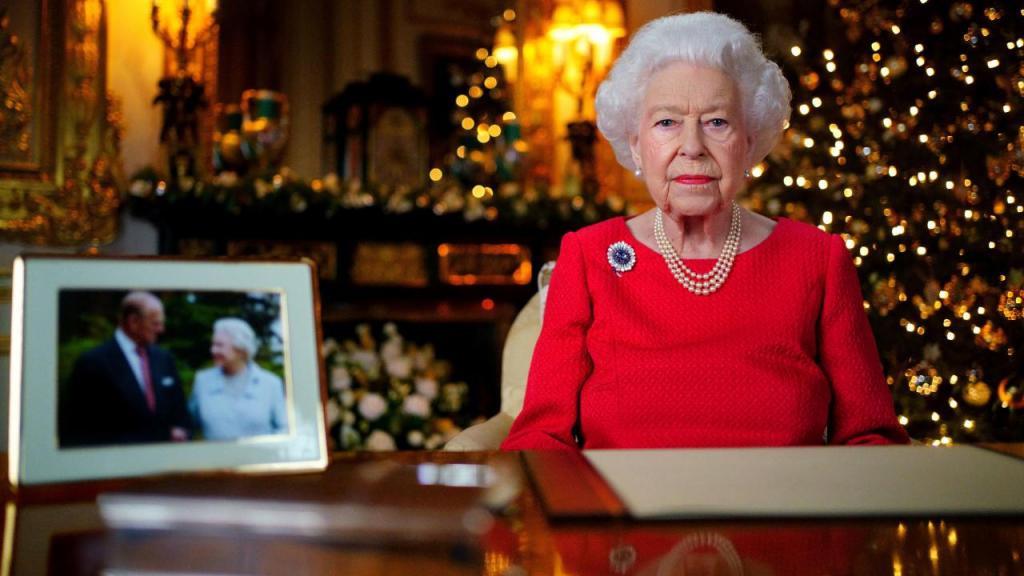 A Rainha Isabel II relembra o príncipe Philip, duque de Edimburgo, na mensagem de Natal
