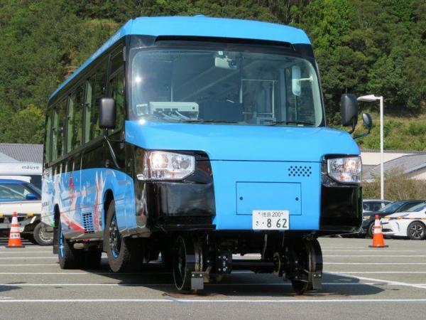 Japão faz teste com comboio de caminhões controlados por computador - 4TRUCK