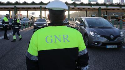 Subiu para 13 o número de mortos nas estradas nos três primeiros dias da operação Páscoa da GNR - TVI