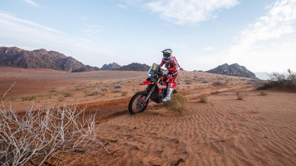 Daniel Sanders lidera em motas no Dakar 2022