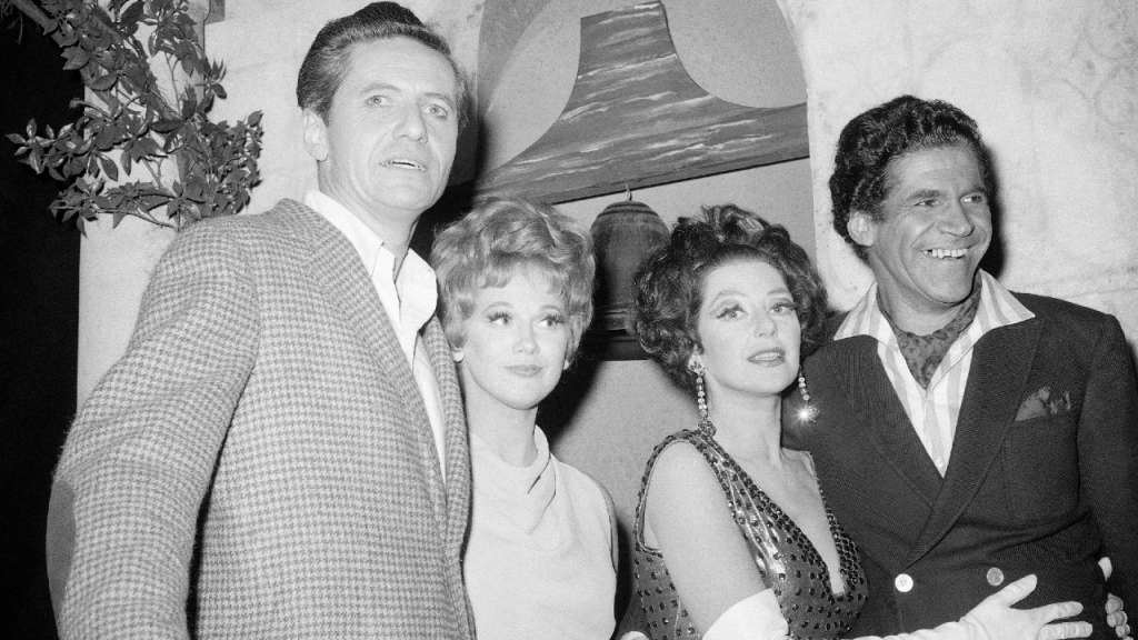 Da esquerda para a direita: Arthur Hill, Barbara Cook, Joan Copeland e Ronny Graham (AP Photo/John Lent)