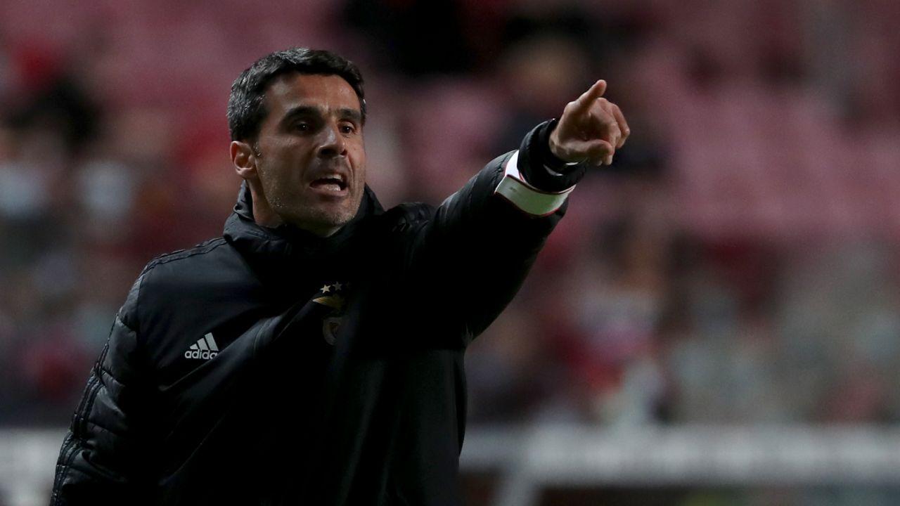 Nélson Veríssimo colocou o lugar à disposição após o empate (1-1) com o  Moreirense, na Luz, a 15 de janeiro, alegando que os jogadores o viam como  um treinador a prazo. Rui