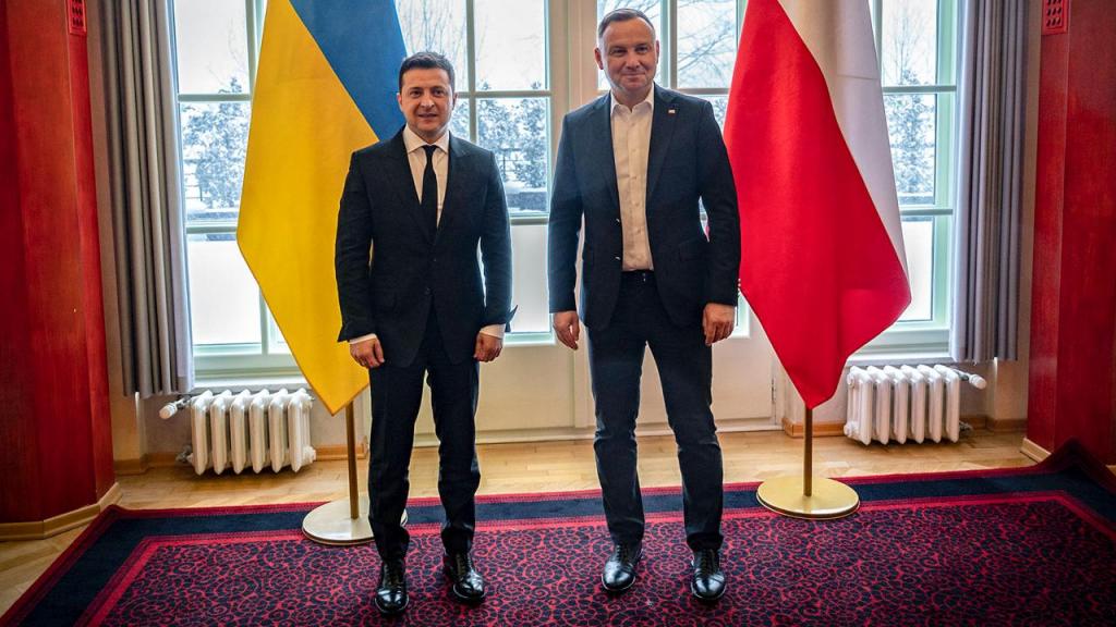 O Presidente polaco, Andrzej Duda, com o seu homólogo ucraniano, Volodymyr Zelensky.