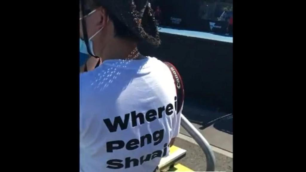 Camisolas com mensagens relativas a Peng Shuai interditas em Melbourne