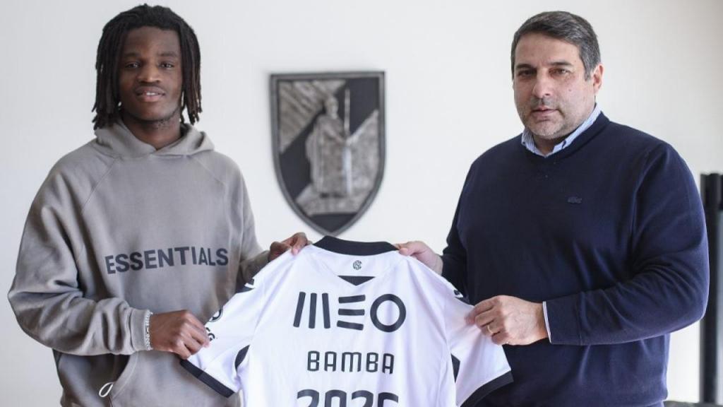 Ibrahima Bamba com Miguel Pinto Lisboa na renovação até 2025 (V. Guimarães)