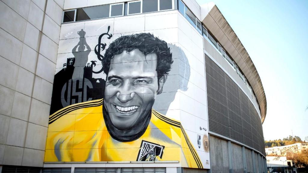 O mural que eterniza Neno, no Estádio D. Afonso Henriques (Vitória SC)
