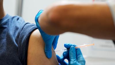 Mais de 43 mil pessoas recebem reforço da vacina contra a covid-19. Total ascende os 5,5 milhões - TVI