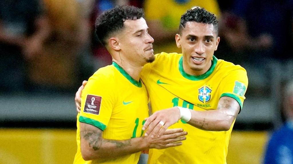 Philippe Coutinho e Raphinha marcaram os dois primeiros golos do Brasil-Paraguai (Andre Penner/AP)