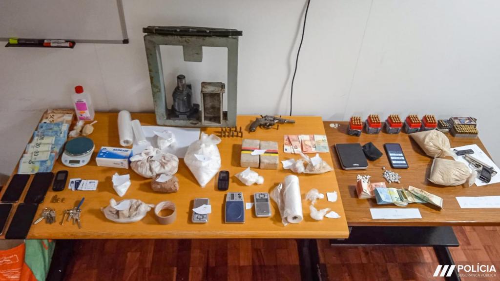 Cinco detidos com 13 quilos de heroína e 13 mil euros (PSP)