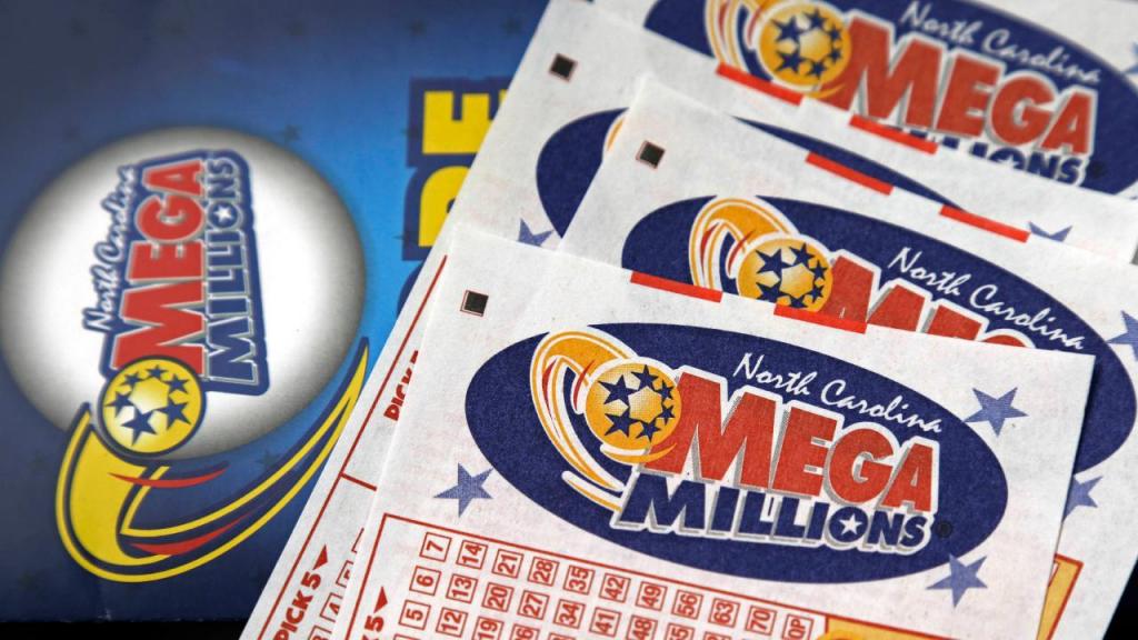 Esta fotografia de 2016 mostra bilhetes da lotaria “Mega Millions”, perto de Burlington, na Carolina do Norte. Foto: Gerry Broome/AP