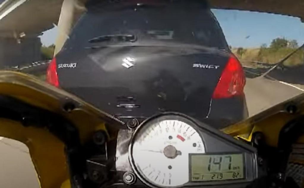 Travagem de moto na Autobahn (captura Youtube)