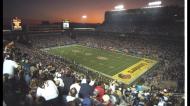Sun Devil Stadium, em Tempe, Arizona (recebeu o Super Bowl em 1996)