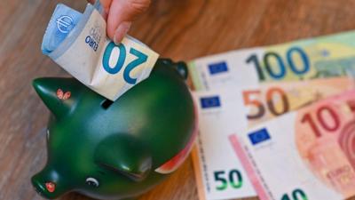 Comissão Europeia prevê inflação mais baixa mas alerta para perda de rendimentos - TVI