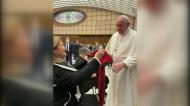 Mãe de Ronaldo entregou uma camisola da seleção ao Papa Francisco