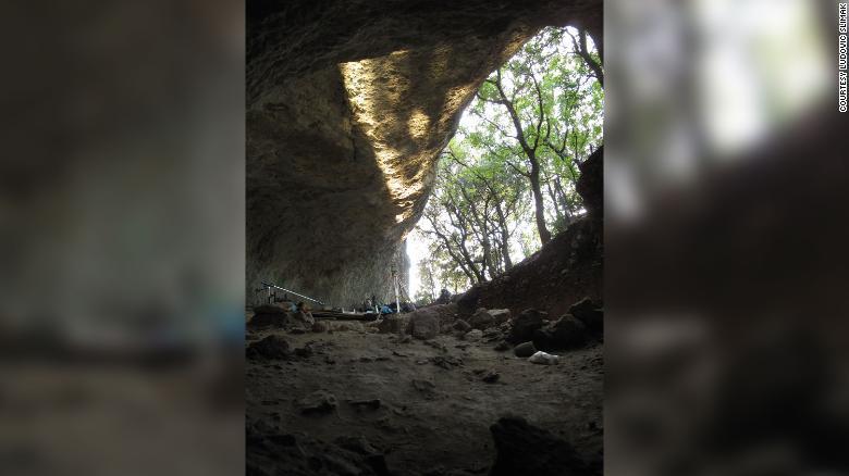 A escavação da Grotte Mandrin, em França, revelou que os primeiros humanos modernos viveram ali há cerca de 54 mil anos