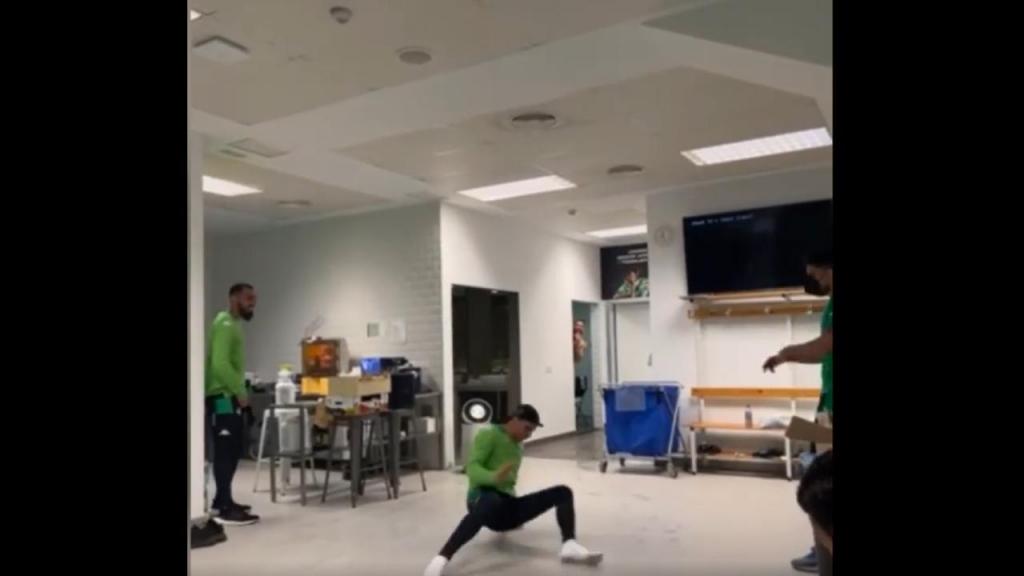 Jogadores do Betis dançam «breakdance» (vídeo: instagram/joaquinarte)