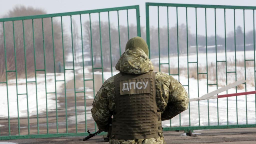 Posto transfronteiriço de Zhuravlivka, na Ucrânia. Esta passagem para a Rússia está encerrada desde 2020. Foto: Vyacheslav Madiyevskyy/ Ukrinform/Future Publishing via Getty Images