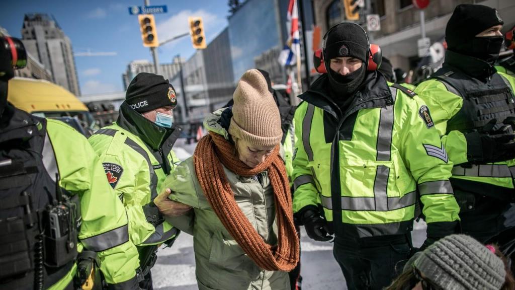 Polícia canadiana detém manifestante em Ottawa (Lusa)