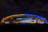Atlético de Madrid ilumina o estádio com as cores da Ucrânia