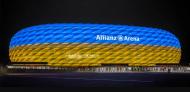 Bayern ilumina o estádio com as cores da Ucrânia