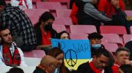 As imagens da plateia no Estádio da Luz em apoio à Ucrânia (Getty Images)