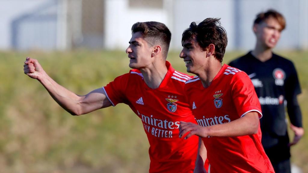 UEFA Youth League: Nuno Félix e António Silva festejam golo no Midtjylland-Benfica (Getty Images)