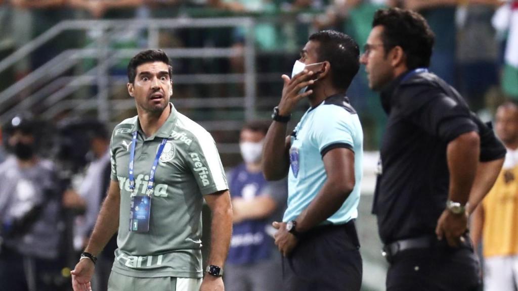 Abel Ferreira reage no Palmeiras-Athletico Paranaense (Sebastião Moreira/EPA)