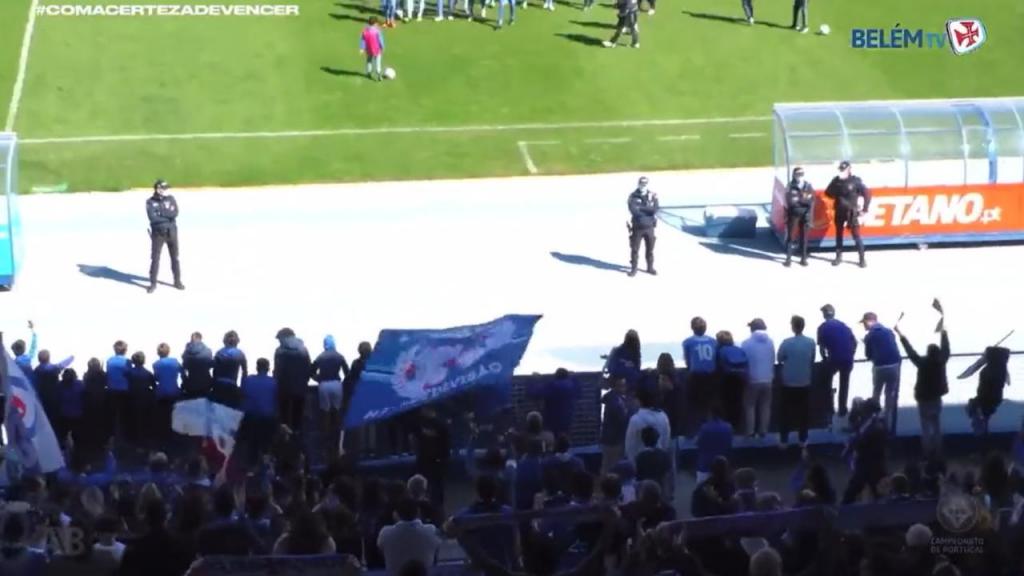 Belenenses luta pela Liga 3 e até o treinador vai à bancada aplaudir (vídeo/twitter)