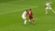 Lewandowski sofre penálti e dá vantagem ao Bayern