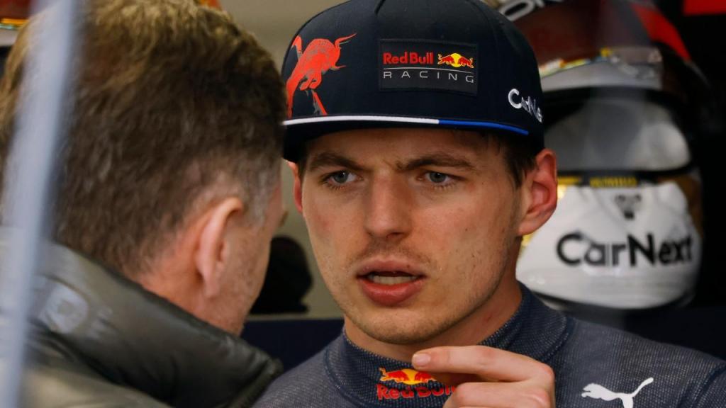 Max Verstappen nos testes da Fórmula 1 para 2022, em Barcelona (Joan Monfort/AP)
