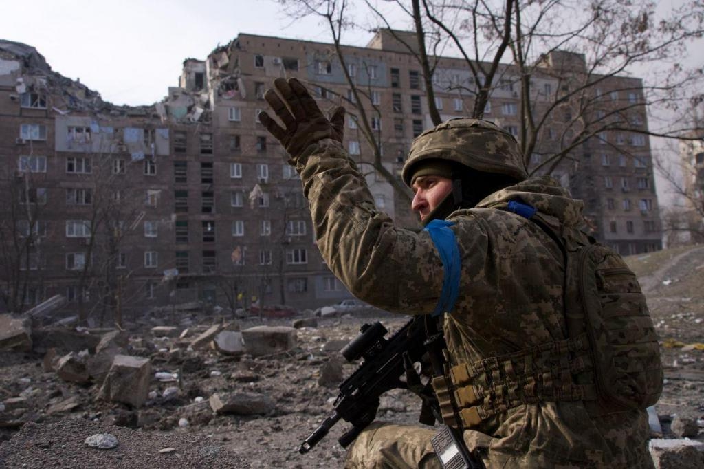 Militar ucraniano em Mariupol (AP Images/Mstyslav Chernov)