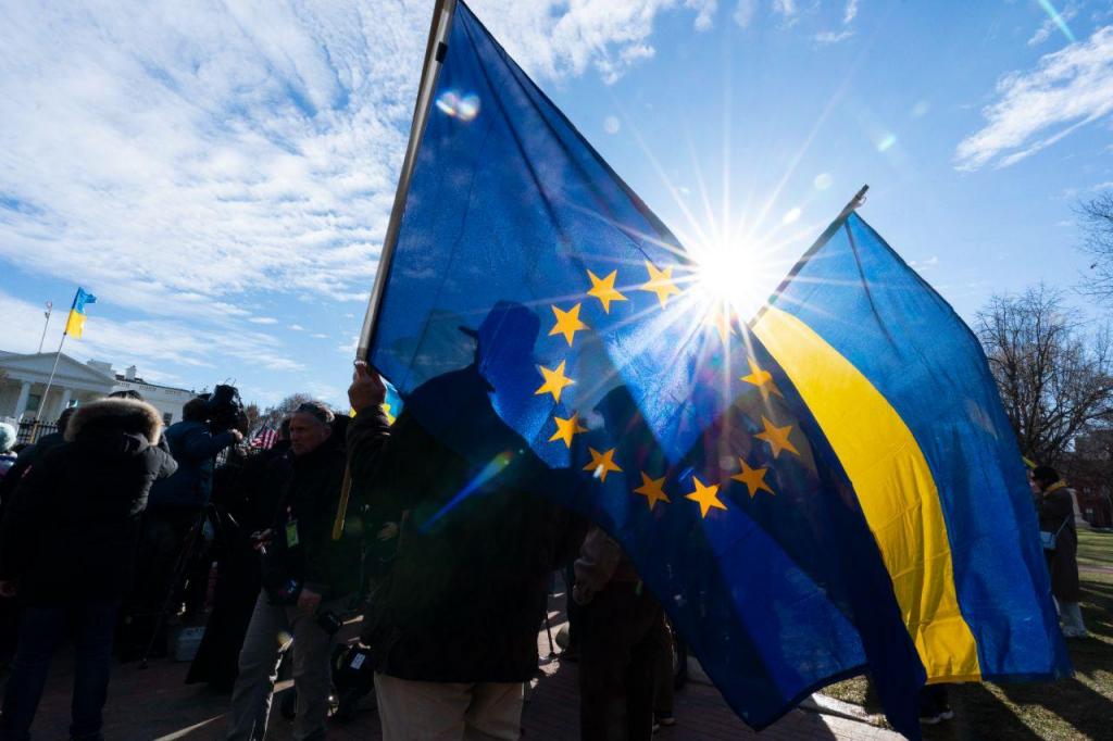 União Europeia e Ucrânia (AP Images)