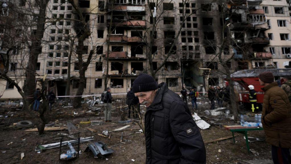 Bombardeamento em Kiev (AP Images/Vadim Ghirda)