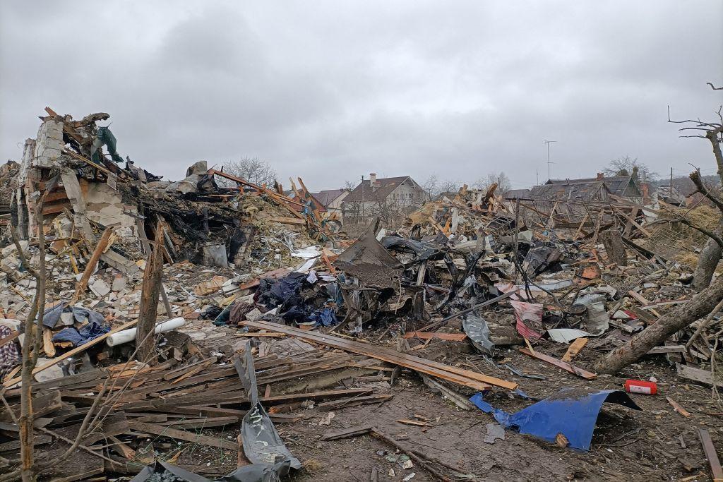 Zona residencial de Zhytomyr destruída após um ataque russo no início de março (Foto: Emmanuel Duparcq/AFP via Getty Images) 