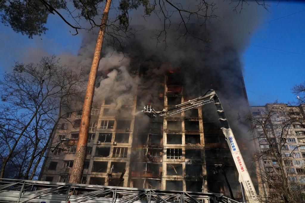 Ataque a prédios em Kiev (Associated Press)