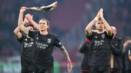Julian Weigl e Darwin Núñez festejam apuramento do Benfica para os quartos de final da Champions (Getty Images)