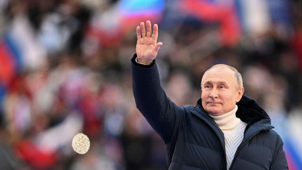 Putin discursa no Estádio Luzhniki (EPA)