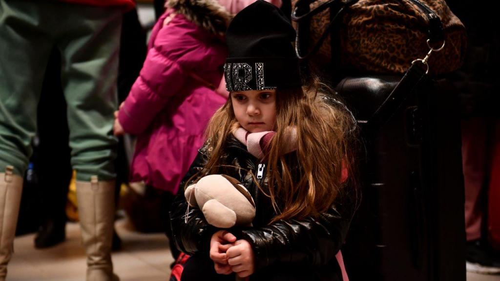 Crianças entre os refugiados da guerra na Ucrânia (AP Photo)
